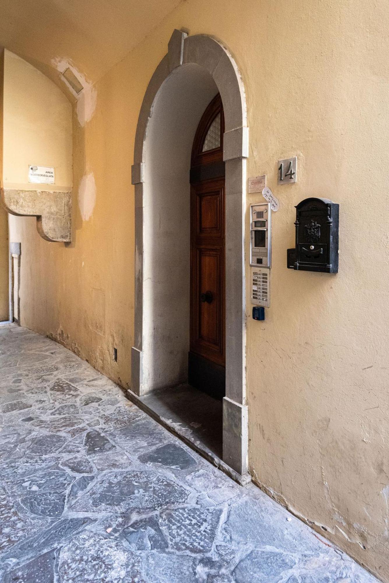 Signoria Apartment With Patio Firenze Bagian luar foto
