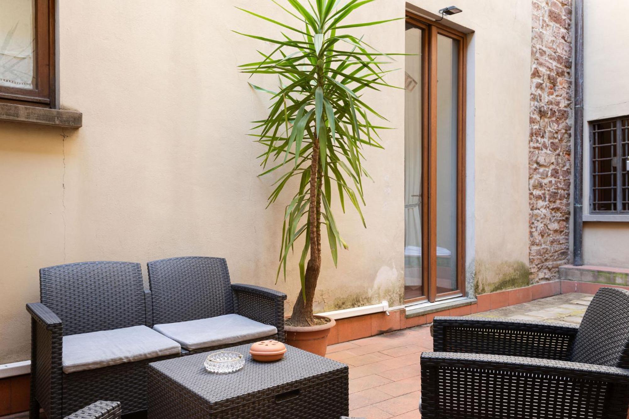 Signoria Apartment With Patio Firenze Bagian luar foto