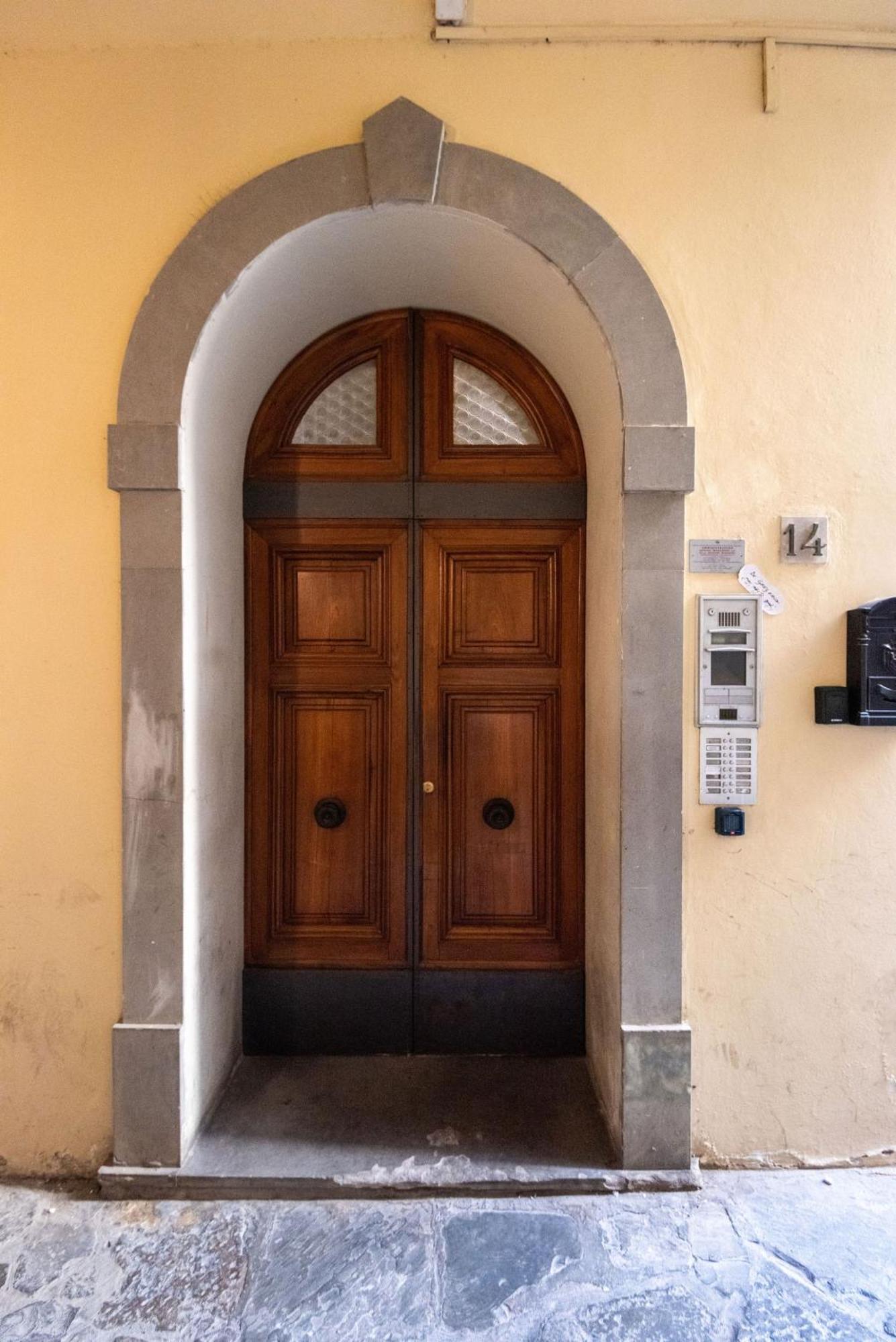 Signoria Apartment With Patio Firenze Bagian luar foto